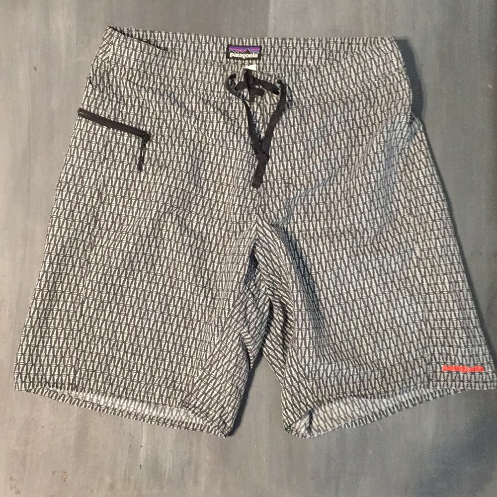 Men’s Patagonia board shorts Size 32